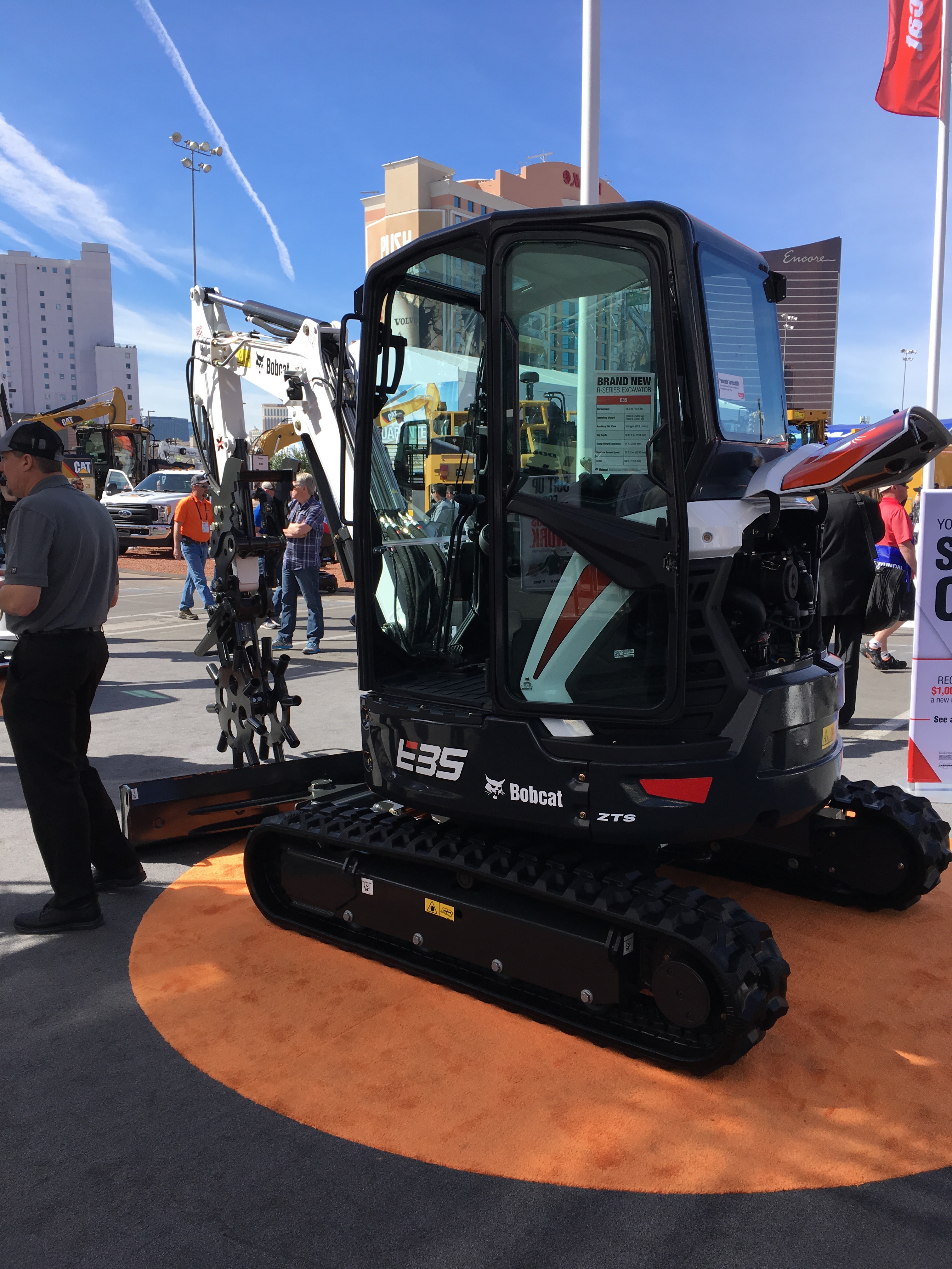 CONEXPO CON AGG Doosan Bobcat Unveils New Wheel Loader And Mini